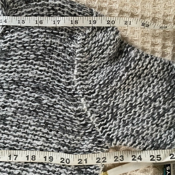 Woodship by Paola Buendía V-Neck Cropped Oversized Sweater, Size: Small/Medium - Picture 3 of 5